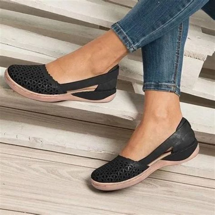 closed toe shoes
